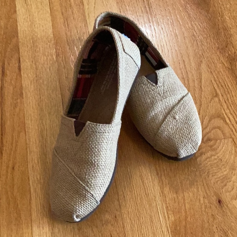 TOMS shoes
